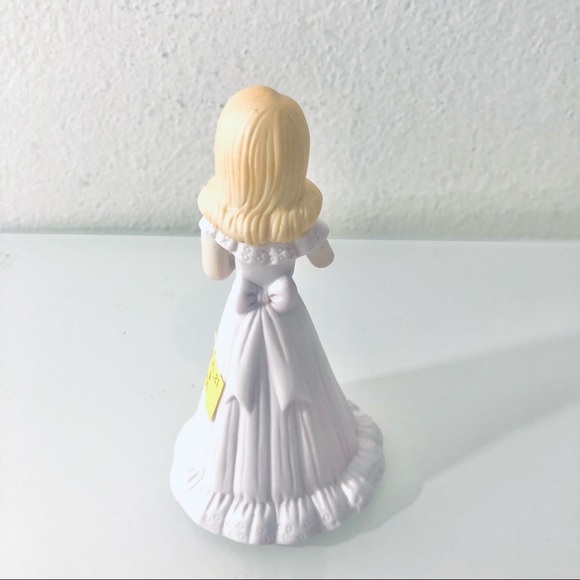 GROWING UP BIRTHDAY GIRL AGE 9 - Picture 4 of 6